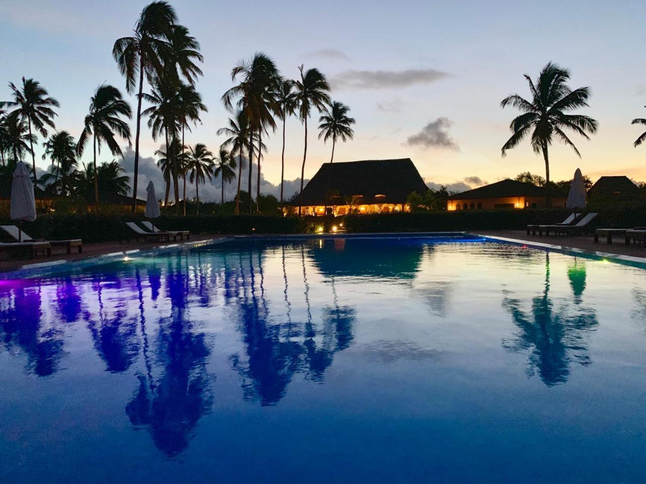 The Sands Beach Resort Bwejuu Buitenkant foto